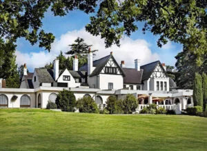 762 cobhamexterior1 b thb 300x219