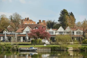 THE GREAT HOUSE SONNING 11 300x200