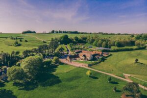 kingscote barn wedding venue 2 300x200