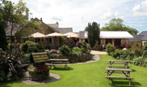 three horsehoes 300x178