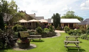 three horsehoes 300x178