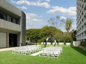 hilton los angeles culver city large west lawn ceremony 2 1 300x222
