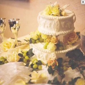 wedding cake with grape icing design 300x297