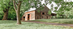 laurenbeauphoto barn venue 300x119