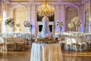 ri rosecliff mansion wedding cake img1 300x200