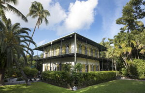 HemingwayHouseSideYardGrass roboneal 3355 300x193