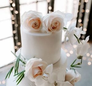 keighley wedding cake2 300x282