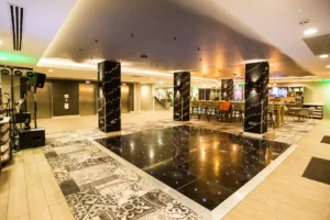 e4f853da c376 4ea5 915f acfc89c06393 dancefloor  300x200